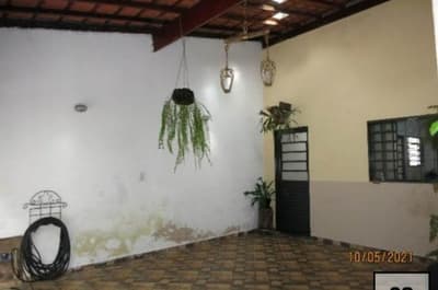 Foto 1 de 14: Casa em leilão em São Carlos - SP — Casa, A.T. 172m², A.C. 155m², 3 dorms, Res. Américo Alves Margarido