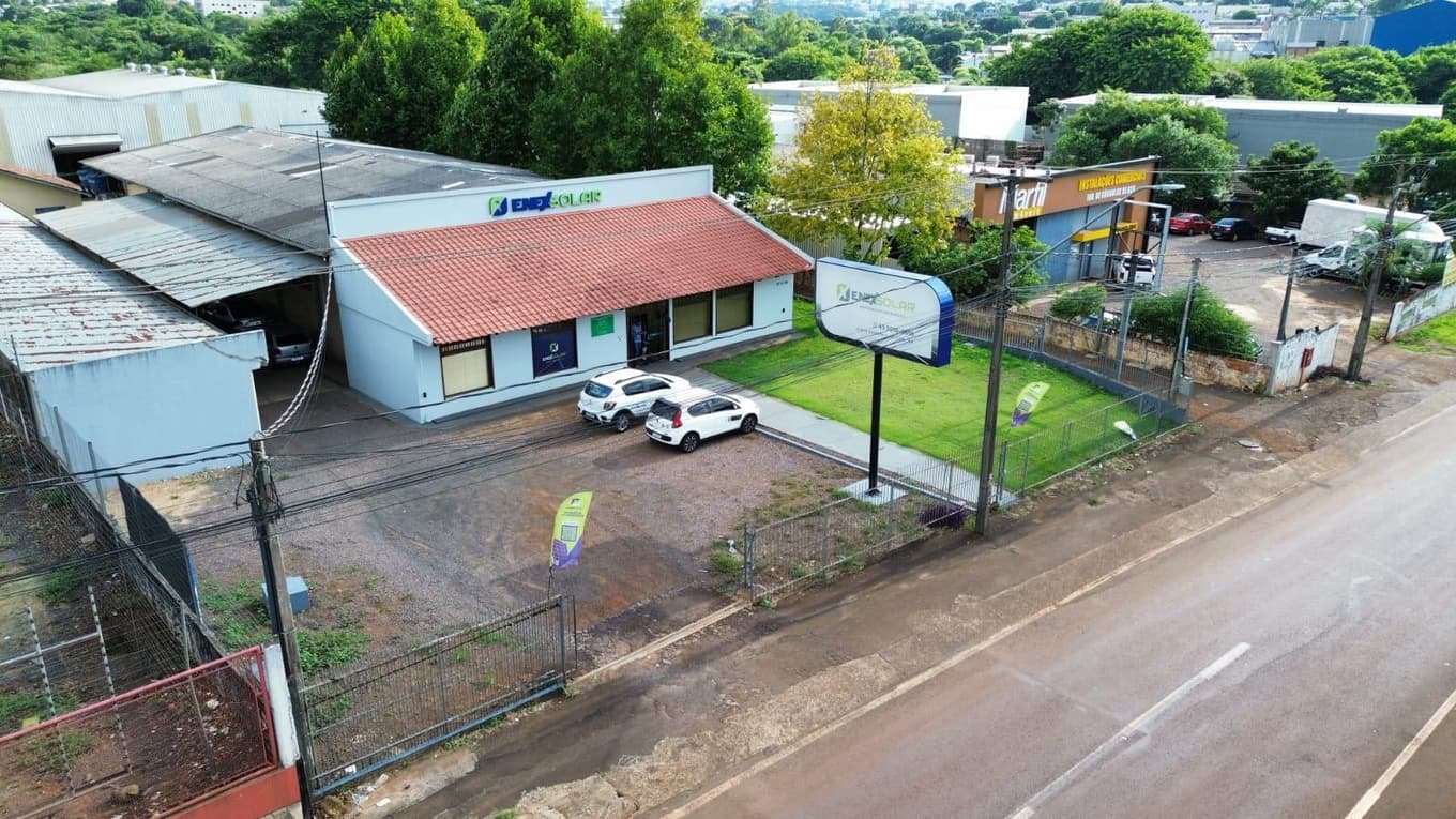 Foto 26 de 48: Casa em leilão em Cascavel - PR — Um imóvel urbano com uma área total de 4.086,86 m². Dividido em um barracão de frente e conjunto de barracões nos fundos.