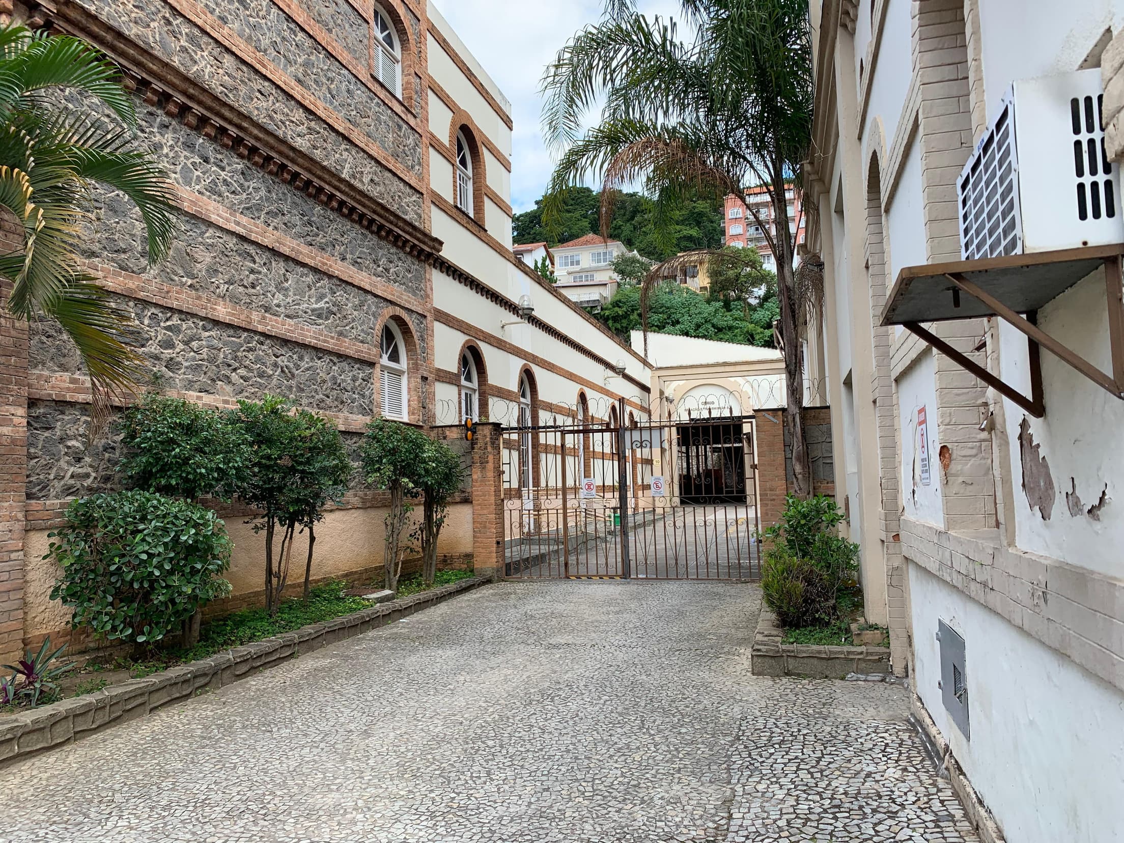 Foto 5 de 9: Comercial em leilão em Juiz De Fora - MG — Imóvel Comercial OCUPADO 2.875m² no Centro de Juiz de Fora/MG