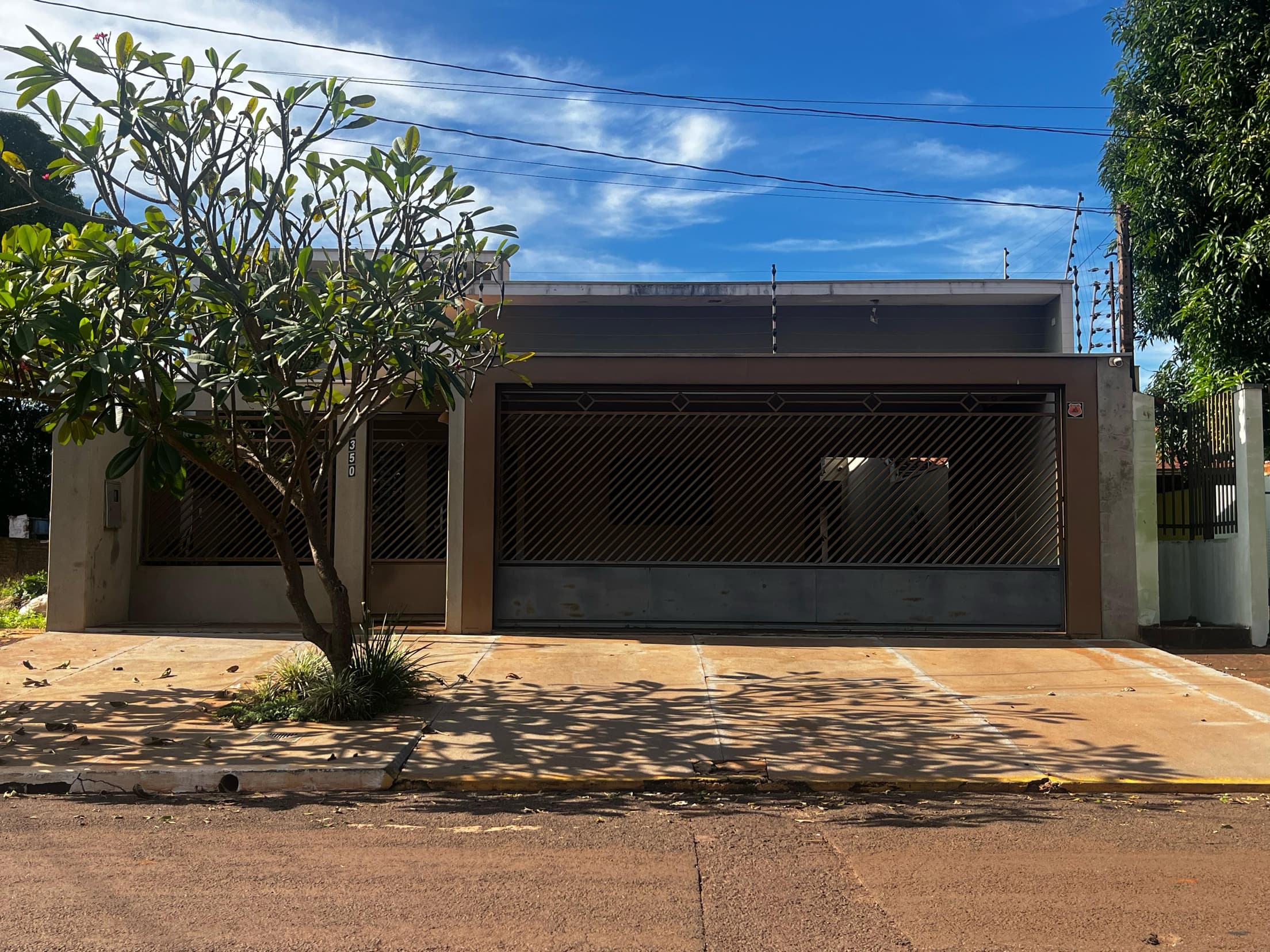 Foto 1 de 4: Casa em leilão em Rio Brilhante - MS — Casa 500,00m², Bairro Progresso, Rio Brilhante/MS ¿ Ocupada