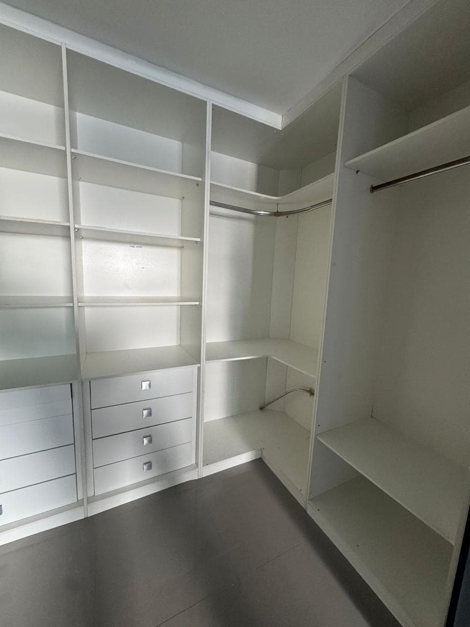 Foto 11 de 18: Apartamento em leilão em Mongaguá - SP — Cobertura de frente para o mar com área total de 236,319m2 - Condomínio Residencial Ilha Bela - Mongaguá/SP