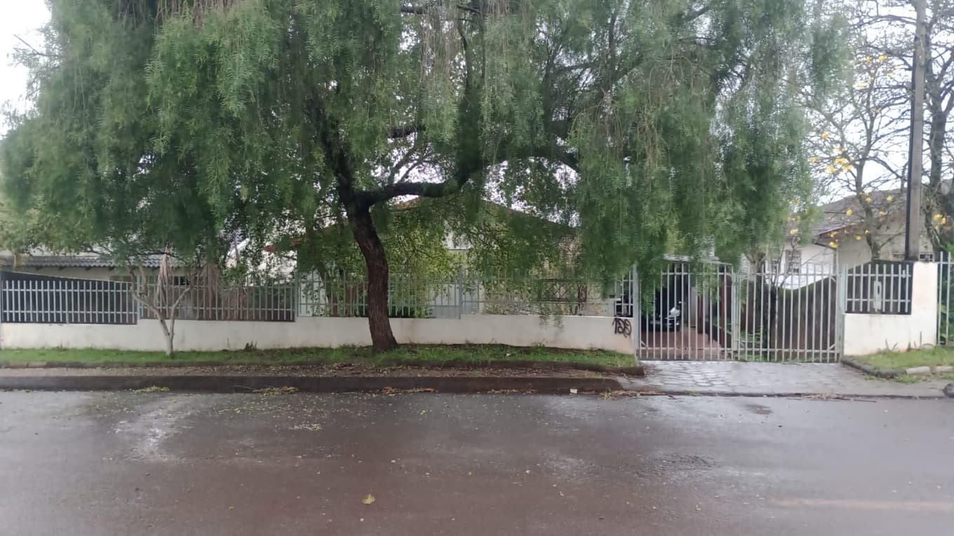 Foto 4 de 4: Casa em leilão em Capitão Leonidas Marques - PR — Casa 152m² Ocupada no Bairro Centro em Capitão Leonidas Marques/PR