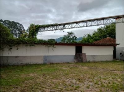 Foto 30 de 70: Area Rural em leilão em Amparo - SP, bairro Três Pontes — Imóvel Rural, A.T. 19ha, A.C. 7.362m², antigo abatedouro, galpões, casas, Três Pontes