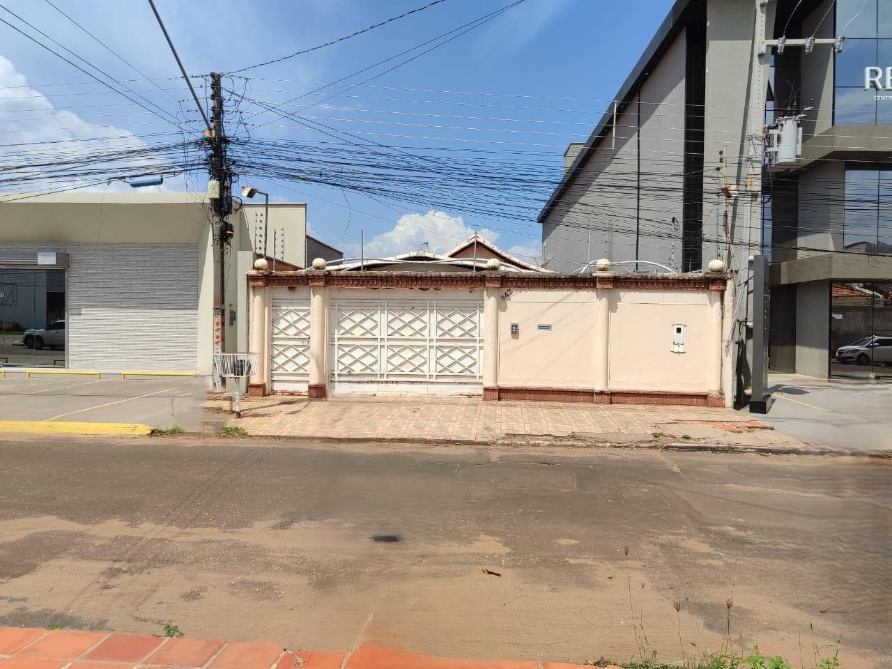 Foto 1 de 3: Casa em leilão em Imperatriz - MA, bairro Juçara — Casa 502m², Juçara, Imperatriz/MA - Ocupada