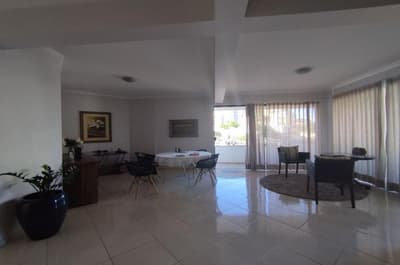 Foto 3 de 21: Apartamento em leilão em Chapecó - SC, bairro Centro — Apto 217m² c/ 2 Vagas | Centro, Chapecó/SC | 337m² Totais | Região Nobre, Próximo à Av. Getúlio Vargas e Arena Condá!