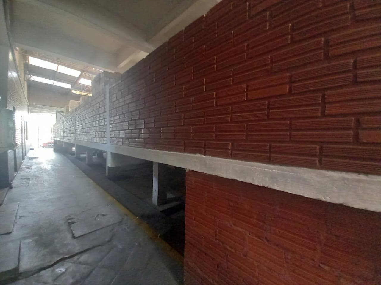 Foto 28 de 51: Terreno em leilão em Porto Alegre - RS — IMÓVEL COM ÁREA DE TERRENO DE 3.770M2 E ÁREA CONSTRUÍDA DE 2.150M2, RUA DONA TEODORA, 1281 (ESQUINA COM RUA NELSON NILO FACHINELLI), FARRAPOS, PORTO ALEGRE/RS - Massa Falida de Pluma Conforto e Turismo