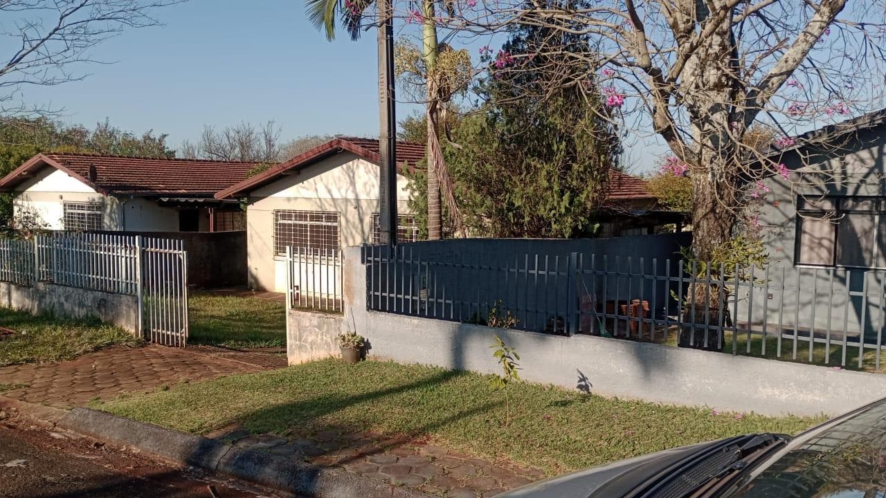Foto 4 de 14: Casa em leilão em Capitão Leônidas Marques - PR — Casa 152m² Desocupada no Bairro Centro em Capitão Leonidas Marques/PR