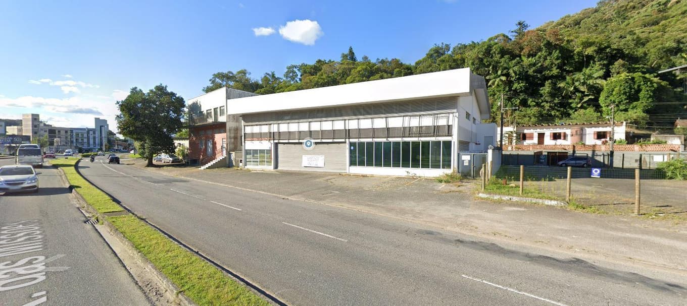 Foto 3 de 3: Comercial em leilão em Blumenau - SC, bairro Ponta Aguda — Prédio Monousuário 949m² | Terreno 820m²| Ponta Aguda - Blumenau/SC | Rua Missões: Localização Nobre, Ideal p/ Sedes, Clínicas ou Coworking