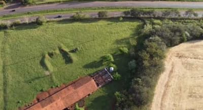 Foto 11 de 19: Area Rural em leilão em Cascavel - PR — Area de terras rural, medindo 18.964,00m², contendo um barracão com área de 820,00 m², silo para ração e poço artesiano.