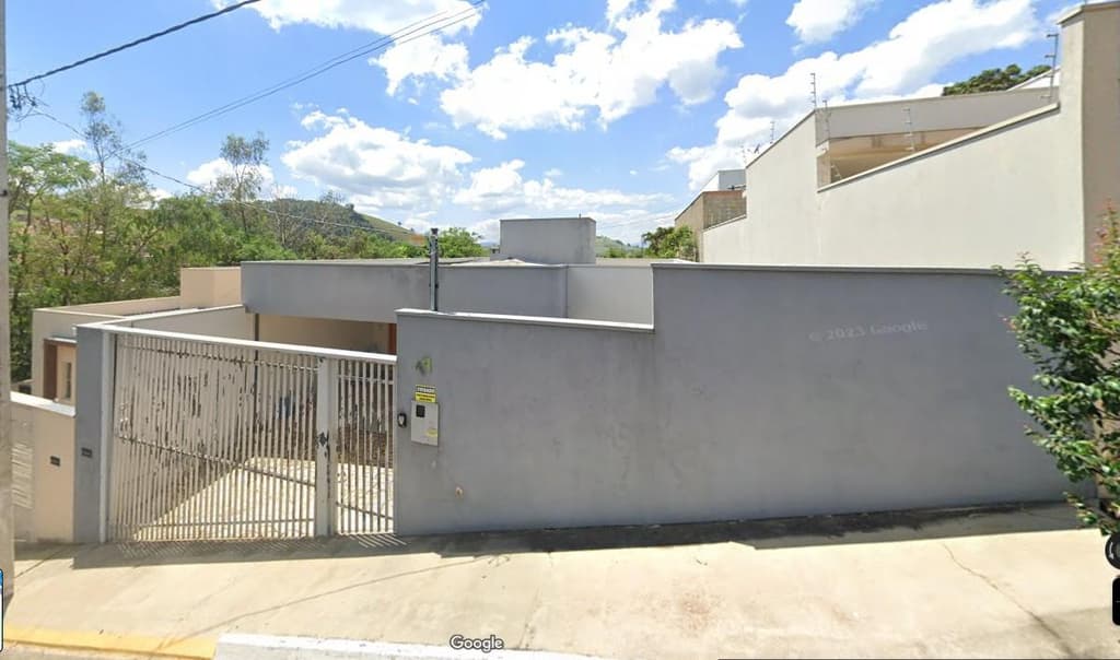 Casa em leilão em Piranguinho - MG — Casa 240m², Centro, Piranguinho/MG - Ocupada