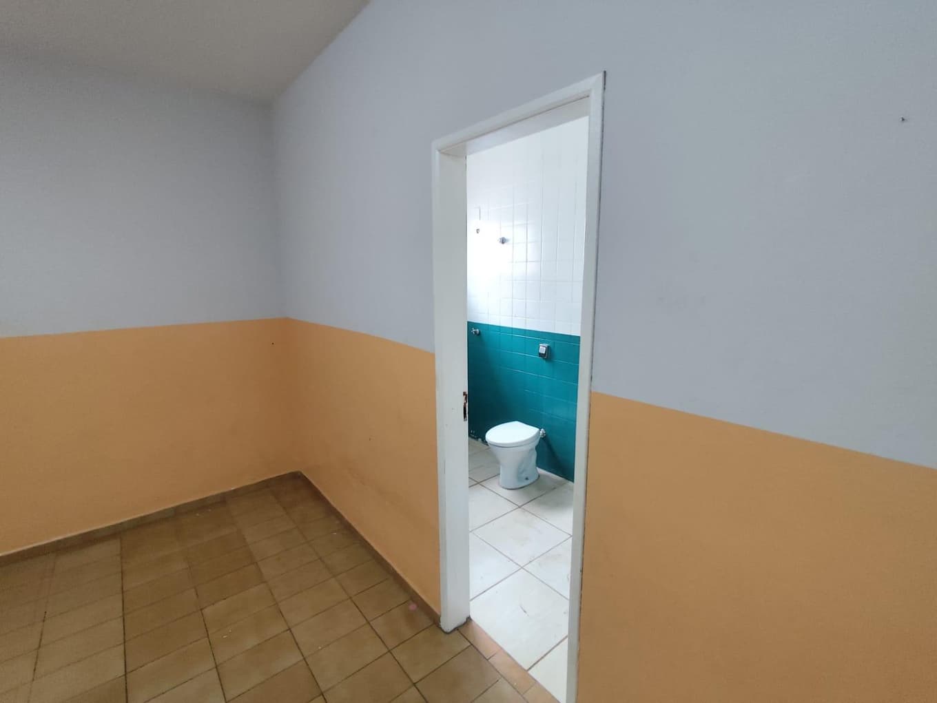 Foto 4 de 13: Casa em leilão em Cuiabá - MT, bairro Loteamento Jardim Itália — CASA RESIDENCIAL | A.T. 420 M² | A.C 193,35 M² | BAIRRO: LOTEAMENTO JARDIM ITÁLIA | CUIABÁ/MT