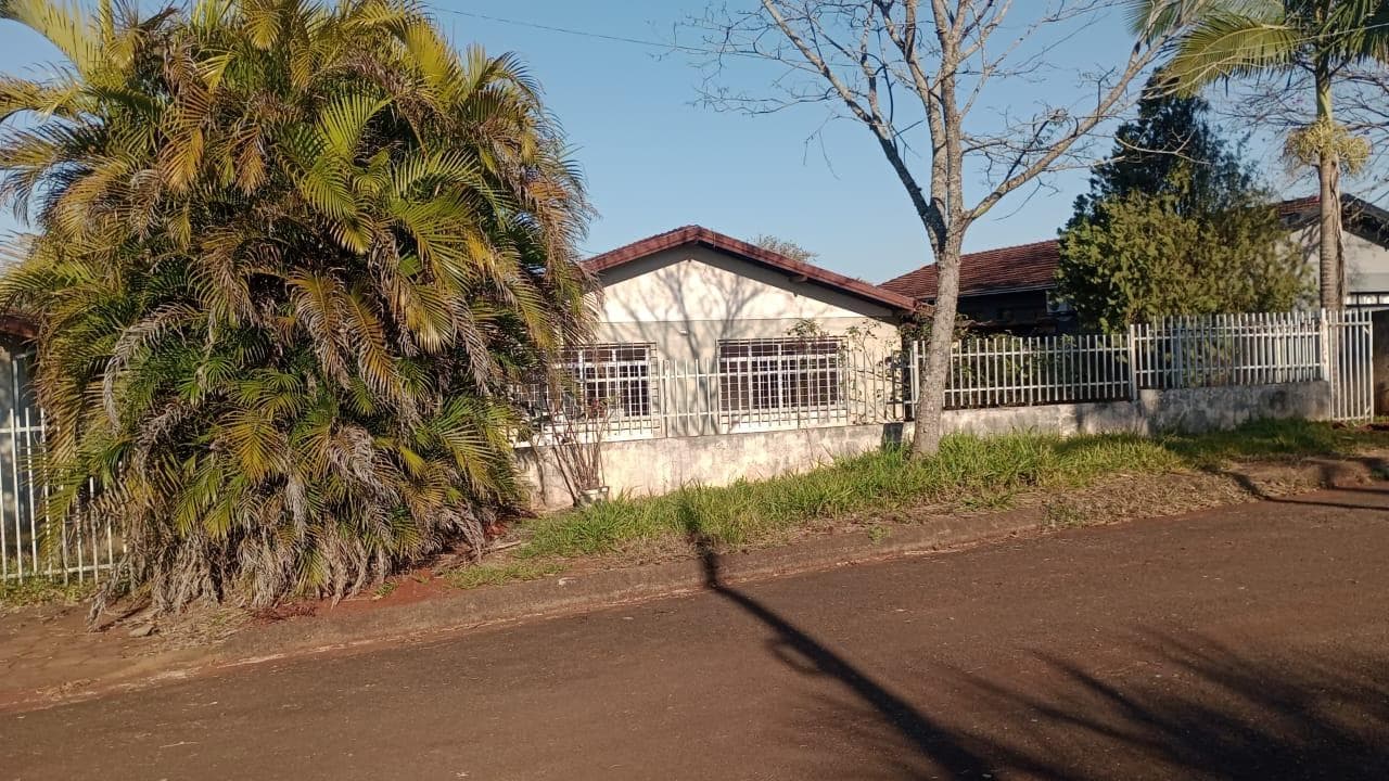Foto 11 de 14: Casa em leilão em Capitão Leônidas Marques - PR — Casa 152m² Desocupada no Bairro Centro em Capitão Leonidas Marques/PR