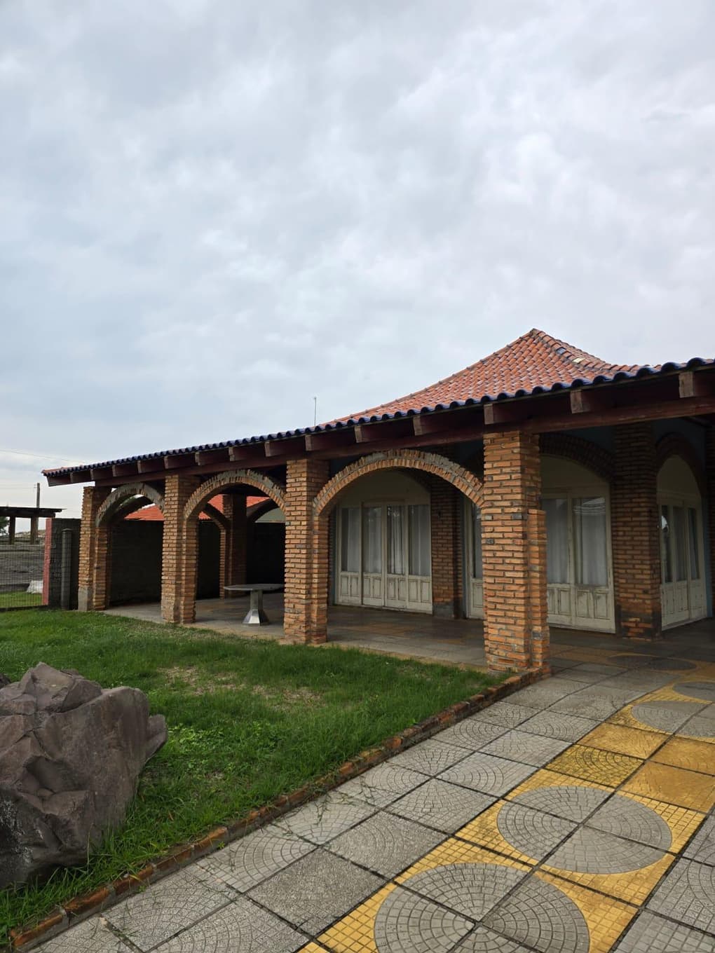 Foto 19 de 27: Terreno em leilão em Mostardas - RS, bairro Loteamento "Praia São Simão" — Casa com área de 296,60m², área total de terreno de 450m² - Mostardas/RS