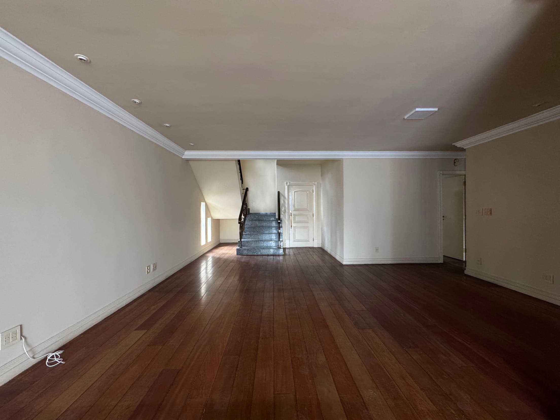 Foto 7 de 11: Apartamento em leilão em Juiz De Fora - MG, bairro Granbery — Triplex 418 m² | Granbery - Juiz de Fora | Cond. Portobello | 4 Vagas, Suítes e Lazer Completo. Raro no Bairro! Ideal p/ Moradia ou Investimento