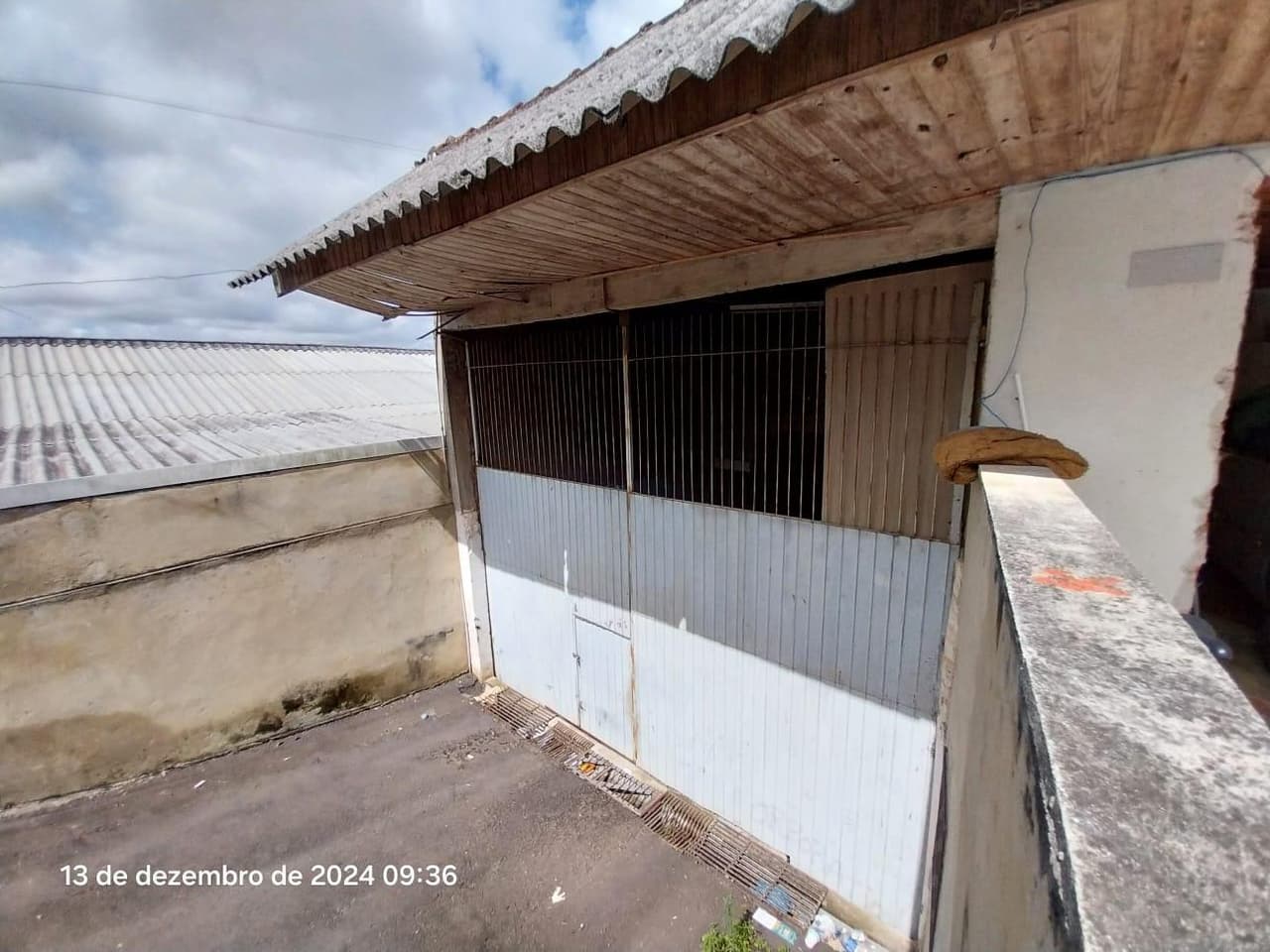 Foto 8 de 19: Terreno em leilão em Campina Grande Do Sul - PR — Imóvel c terreno de 765m², área construída de 364m², Rua Constantino Ferrarini 288, Jd Sra Das Graças, Campina Grande Do Sul/PR - Massa Falida de Indústria e Comércio de Colchões e Espumas Battisti