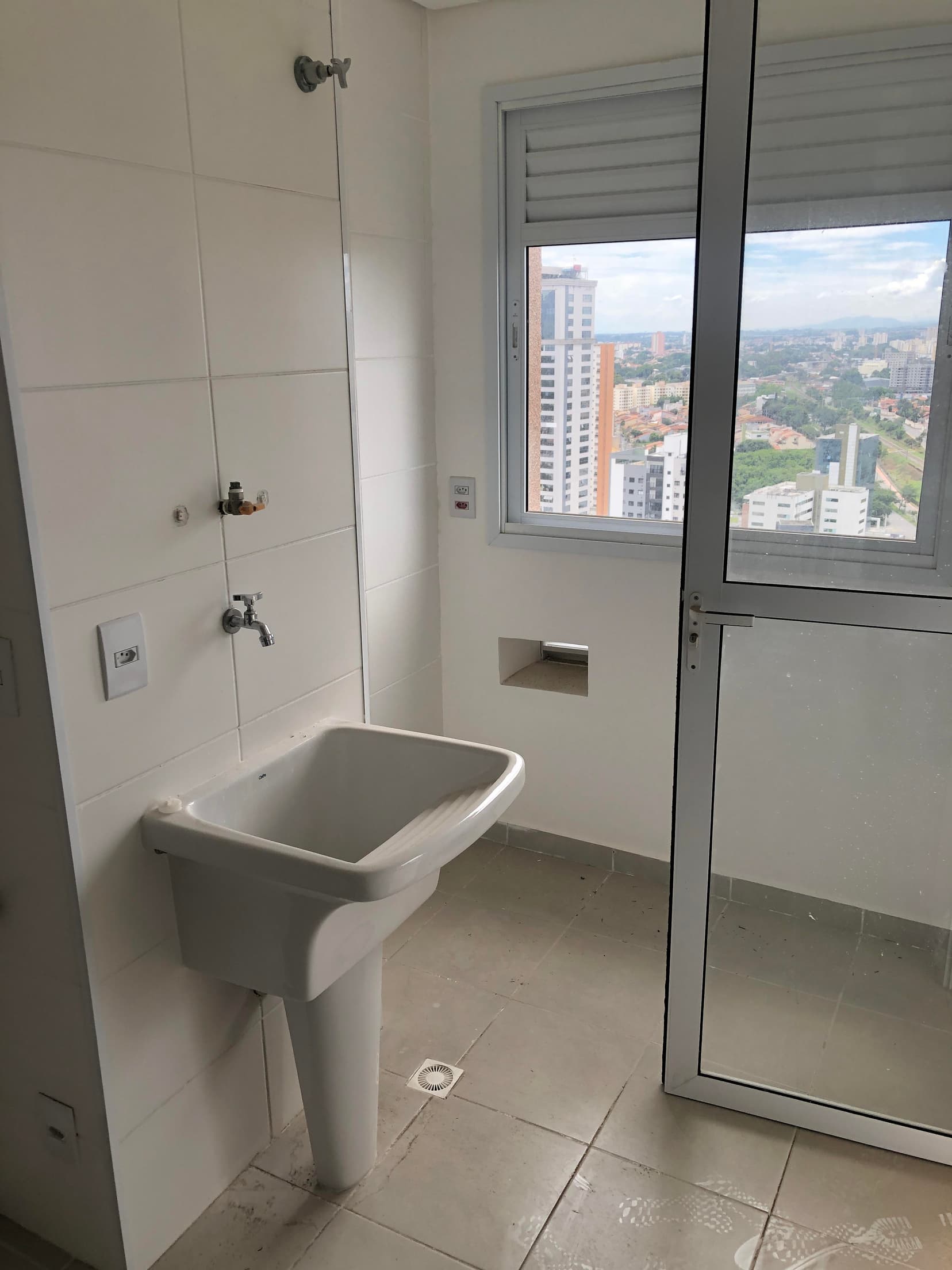 Foto 31 de 32: Apartamento em leilão em Taubaté - SP, bairro Vila Costa — Apto 94m² | Vila Costa (Taubaté) | 2 Vagas | DESOCUPADO: Excelente Localização Próximo ao Taubaté Shopping. Ideal p/ Moradia ou Renda!