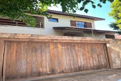 Terreno em leilão em Presidente Prudente - SP — Imóvel Residencial, AC 325,75 m², 3 suítes, piscina, sauna, churrasqueira.