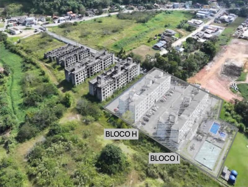 Foto 6 de 9: Terreno em leilão em Itajaí - SC, bairro Espinheiros — Terreno com Construções, A.T. 28.006m², Alameda dos Ipês II, Bairro Espinheiros
