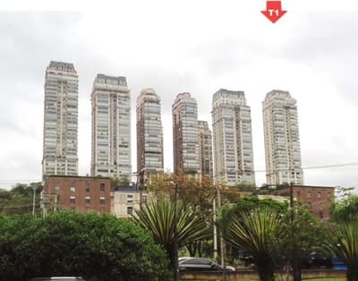 Foto 1 de 10: Apartamento em leilão em São Paulo - SP — Apto. no Condomínio Cidade Jardim, 236 m² AÚ, 427 m² AT com 50% de desconto em 2ª praça