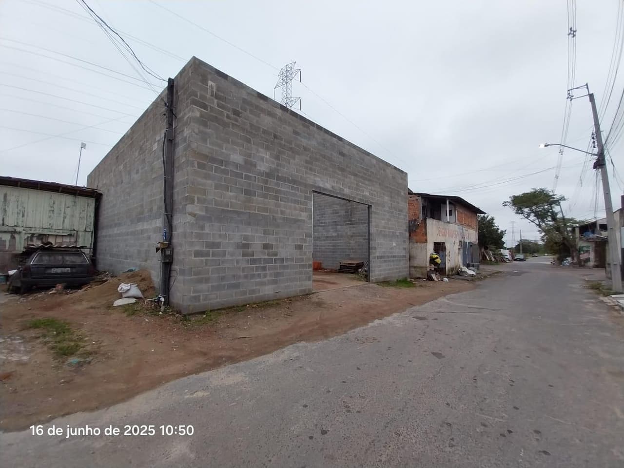 Foto 8 de 11: Terreno em leilão em Curitiba - PR, bairro Uberaba — Terreno urbano com área de 160,01m², contendo benfeitoria com área de 150,00m², Curitiba/PR