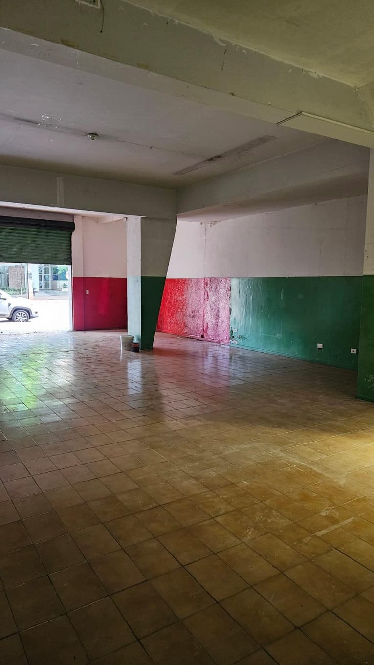 Foto 5 de 13: Comercial em leilão em Maringá - PR, bairro Zona 07 — Sala Comercial - Está situado dentro do Edifício Bahamas Zona 07- 97,99 m² - Maringá