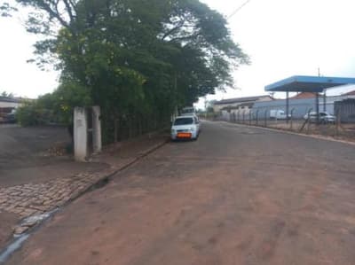 Foto 3 de 13: Comercial em leilão em Taquaritinga - SP, bairro Guariroba — Imóvel Industrial, A.T. 3.466,75m², possui 3 galpões, casa e escritório, Distrito de Guariroba