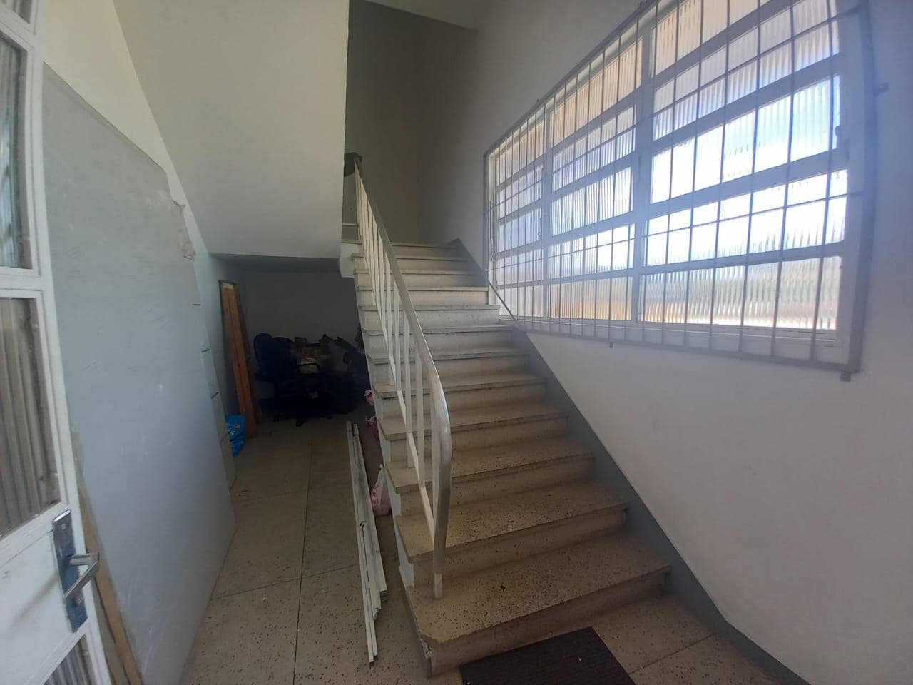 Foto 10 de 51: Terreno em leilão em Porto Alegre - RS — IMÓVEL COM ÁREA DE TERRENO DE 3.770M2 E ÁREA CONSTRUÍDA DE 2.150M2, RUA DONA TEODORA, 1281 (ESQUINA COM RUA NELSON NILO FACHINELLI), FARRAPOS, PORTO ALEGRE/RS - Massa Falida de Pluma Conforto e Turismo