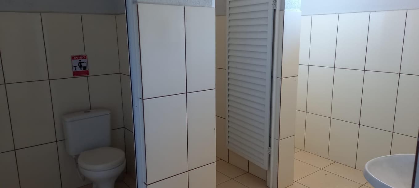 Foto 43 de 48: Casa em leilão em Cascavel - PR — Um imóvel urbano com uma área total de 4.086,86 m². Dividido em um barracão de frente e conjunto de barracões nos fundos.