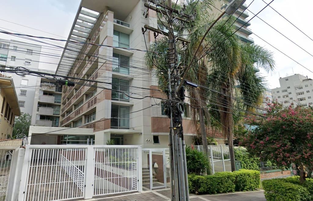 Comercial em leilão em Porto Alegre - RS — Sala Comercial e box de garagem, no Edifício Centro Profissional Uno, Bairro Independência, Porto Alegre