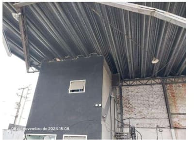 Foto 4 de 22: Comercial em leilão em Pinhais - PR, bairro Centro — Galpão com área de 360,00m² e um escritório com área de 30,00m², área do terreno 653,00m² - Pinhais/PR