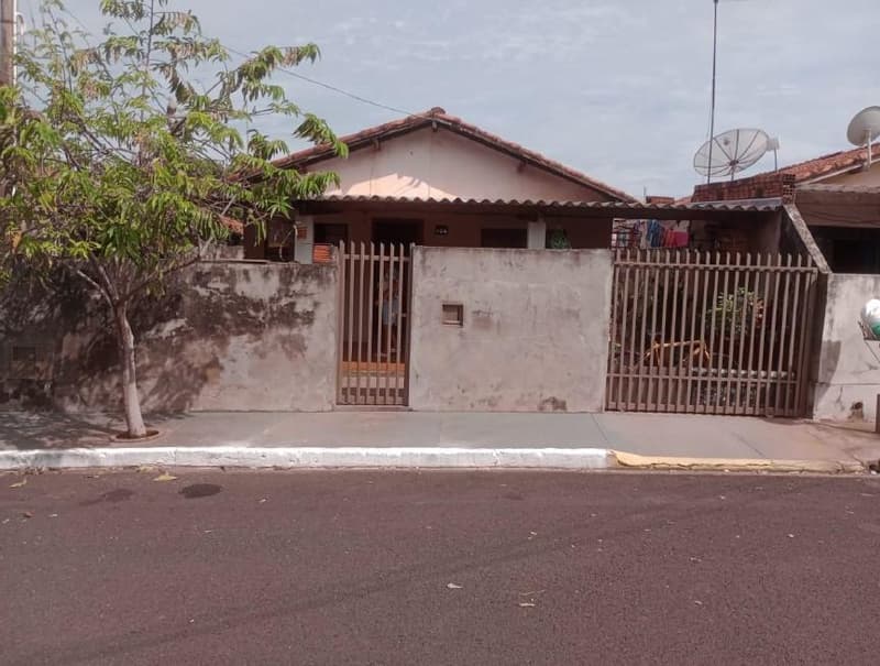 Foto 1 de 4: Casa em leilão em Presidente Prudente - SP — Imóvel Residencial, A.T. 190m², A.C. 162m², Conjunto Habitacional IV Centenário, (Direitos)