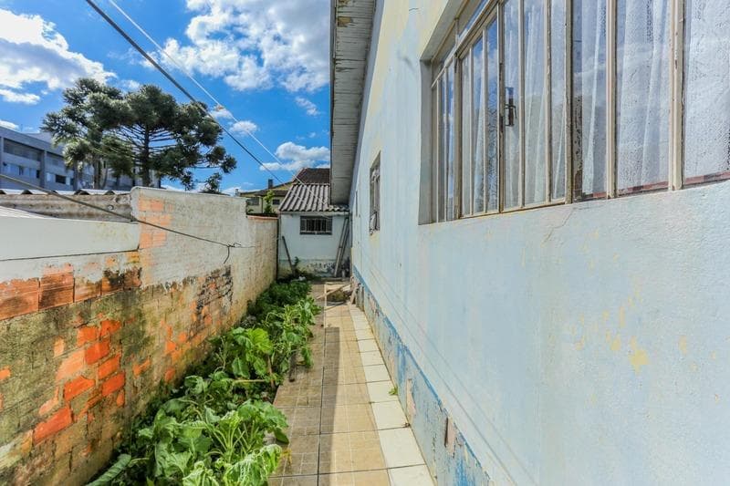 Foto 18 de 28: Terreno em leilão em Rio Negro - PR — Terreno com área total 588m², benfeitorias com área de 295m² - Bairro Bom Jesus, Rio Negro/PR