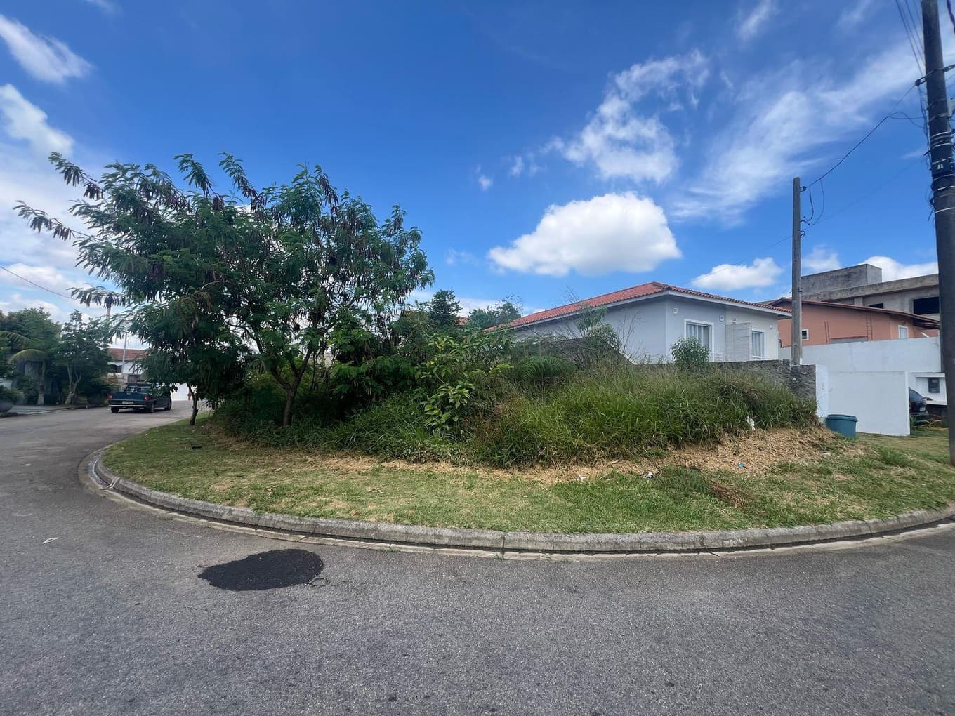Foto 1 de 4: Terreno em leilão em Cotia - SP, bairro Aguassaí — TERRENO URBANO LOTE N° "25" da QUADRA "I" - RESIDENCIAL CAUCAIA