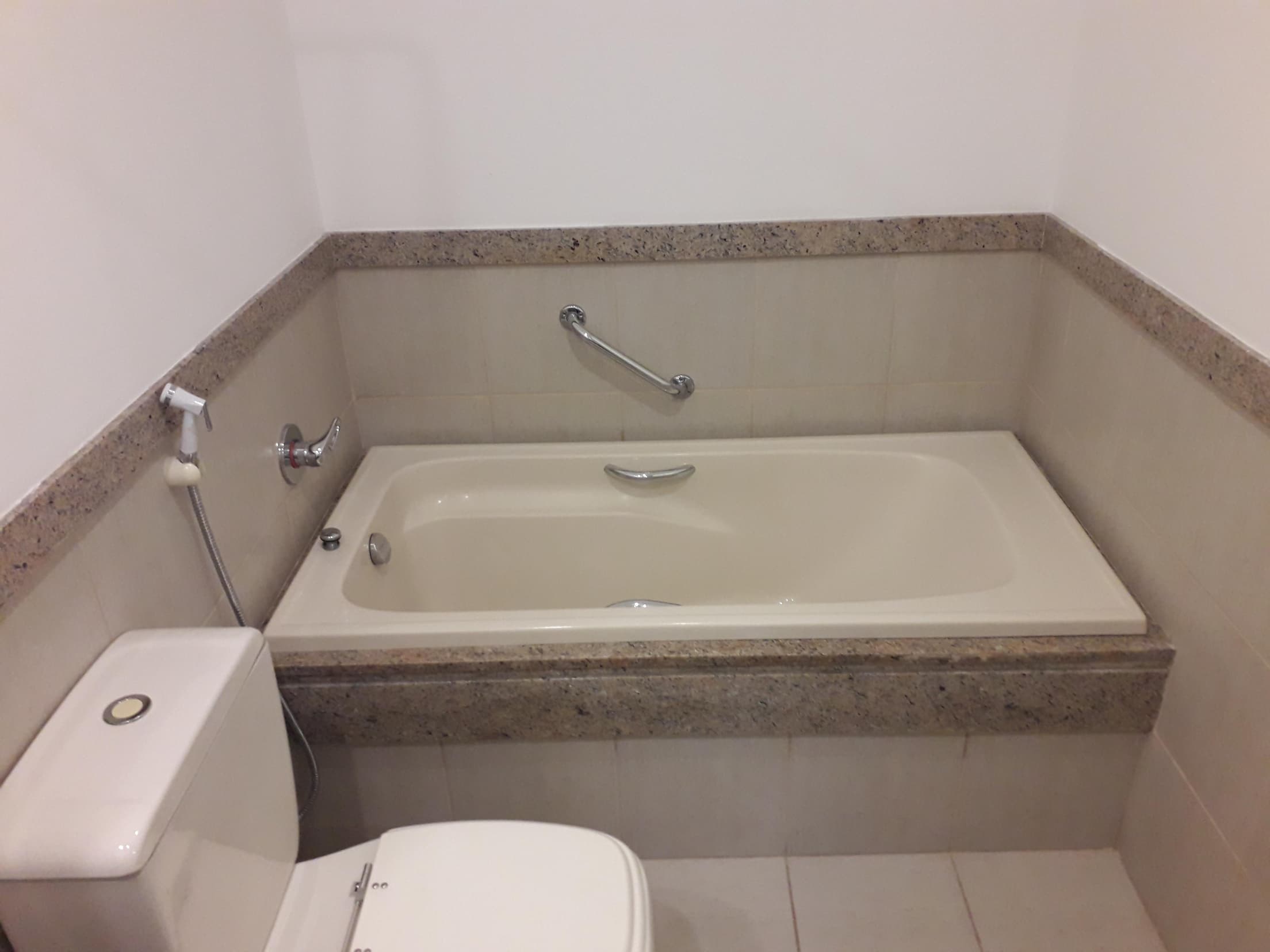 Foto 18 de 27: Imóvel em leilão em Angra Dos Reis - RJ — Chalé n°203 com 58m², 1 Vaga Náutica e 1 vaga de garagem descoberta, Desocupado, Costabella Marina e Resort - Angra dos Reis/RJ