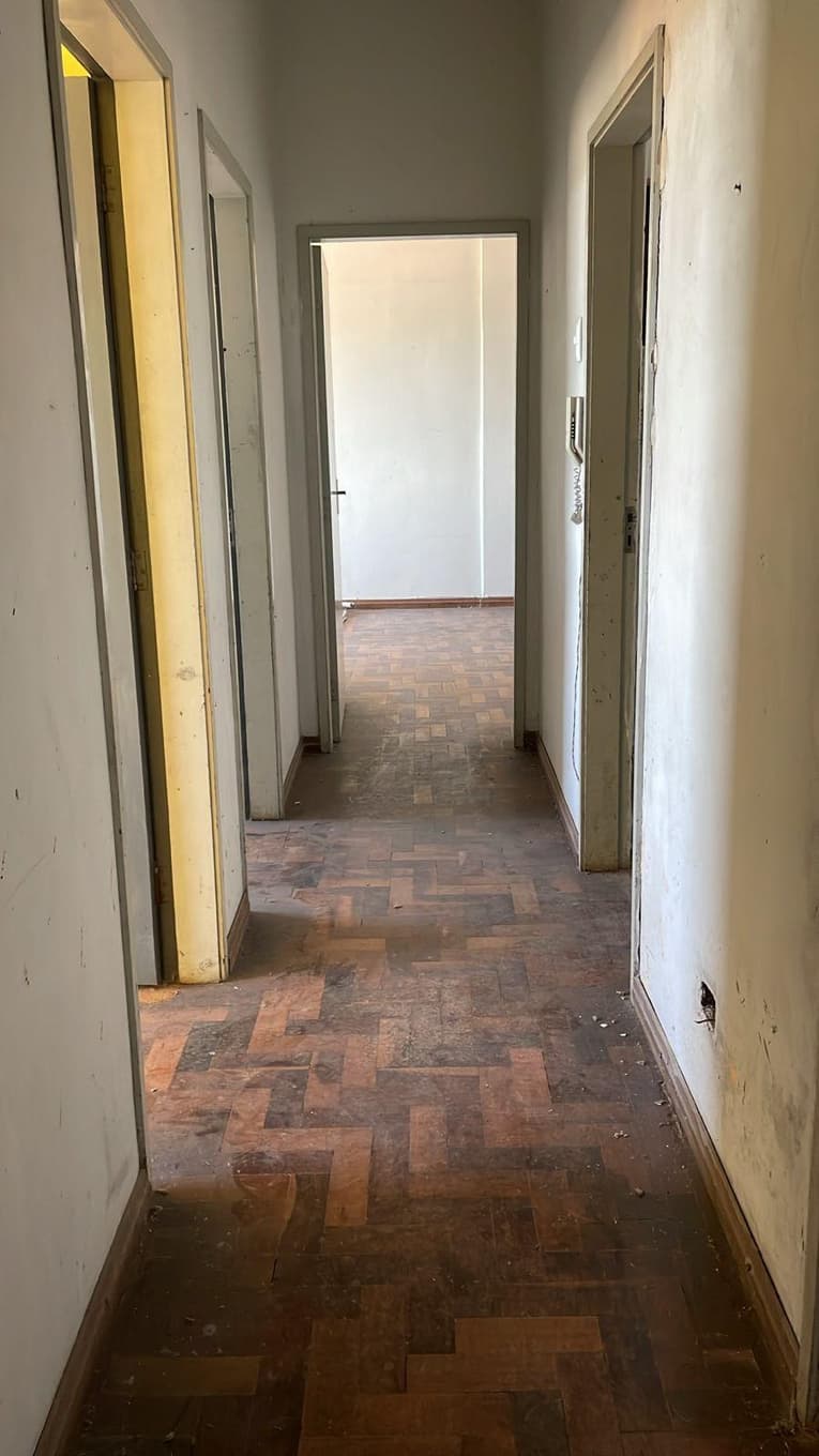 Foto 17 de 18: Apartamento em leilão em Paranaguá - PR, bairro Centro — Direitos decorrentes da ação de usucapião sobre o Apartamento nº 702, do 7º andar, do Edifício Nossa Senhora do Rocio, Paranaguá