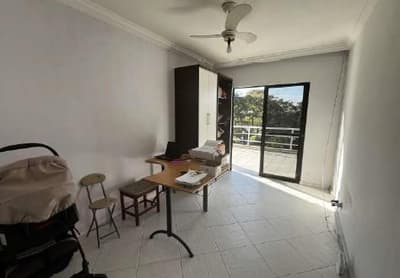 Foto 2 de 20: Casa em leilão em Curitiba - PR — Casa residencial com a área construída de 390m², área de terreno de 444m², situada na Rua Júlio Perneta, n° 431, Mercês - Curitiba/PR.