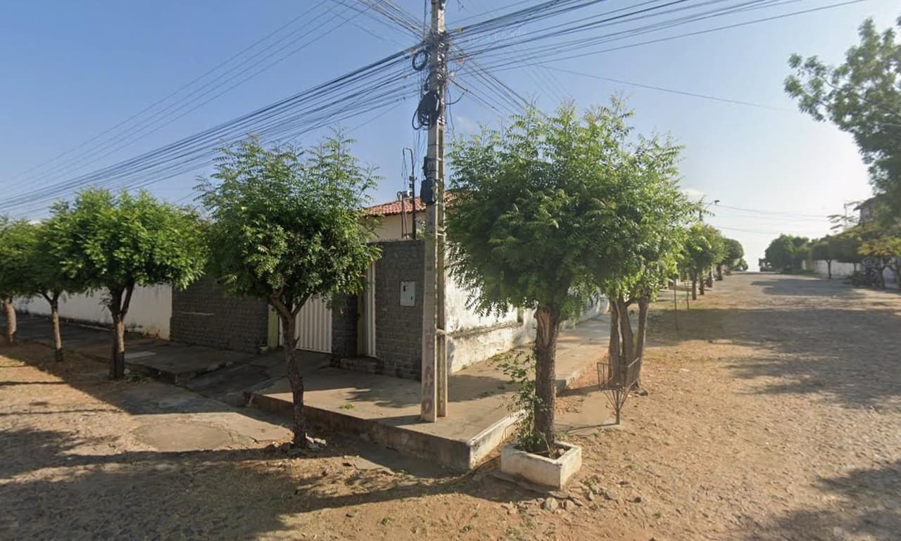 Foto 1 de 3: Casa em leilão em Crateús - CE — Casa 297m², Planalto, Crateús/CE - Ocupado