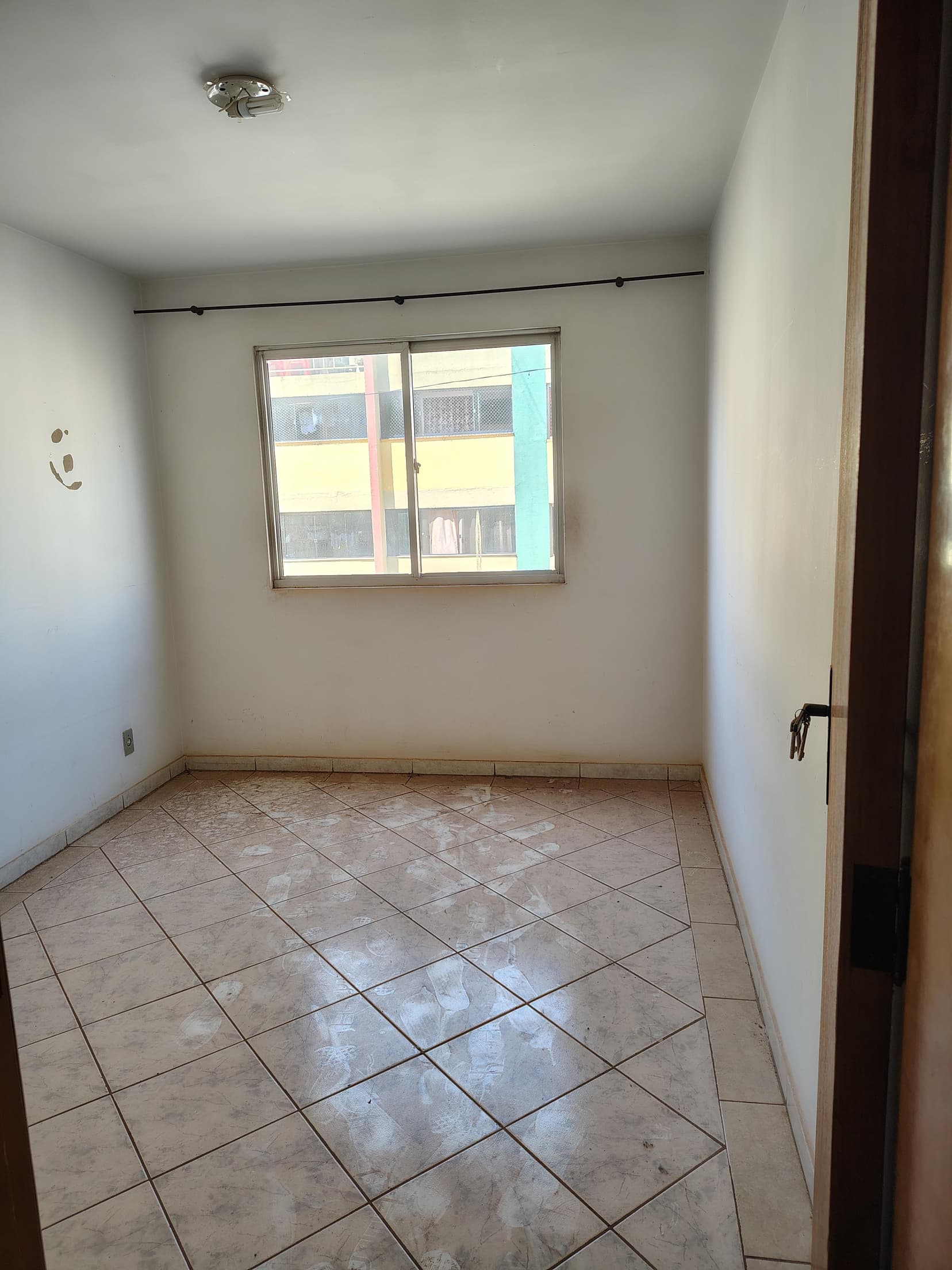 Foto 6 de 8: Apartamento em leilão em Valparaíso De Goiás - GO — APTO RESIDENCIAL | A.T. 82,98 M² | A.P. 75,75 M² | VALPARAÍSO DE GOIÁS/GO - LEILÃO EMPRESARIAL SISTÊMICO SICREDI