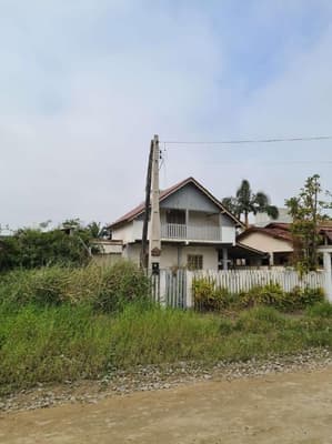 Foto 8 de 8: Terreno em leilão em Itapoá - SC — Casa com edícula área total de terreno de 384m² Itapoá/SC
