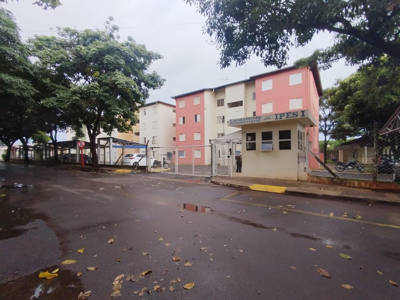Foto 1 de 12: Apartamento em leilão em Araraquara - SP — Apartamento, Ocupado, Araraquara / SP (50% abaixo da avaliação)