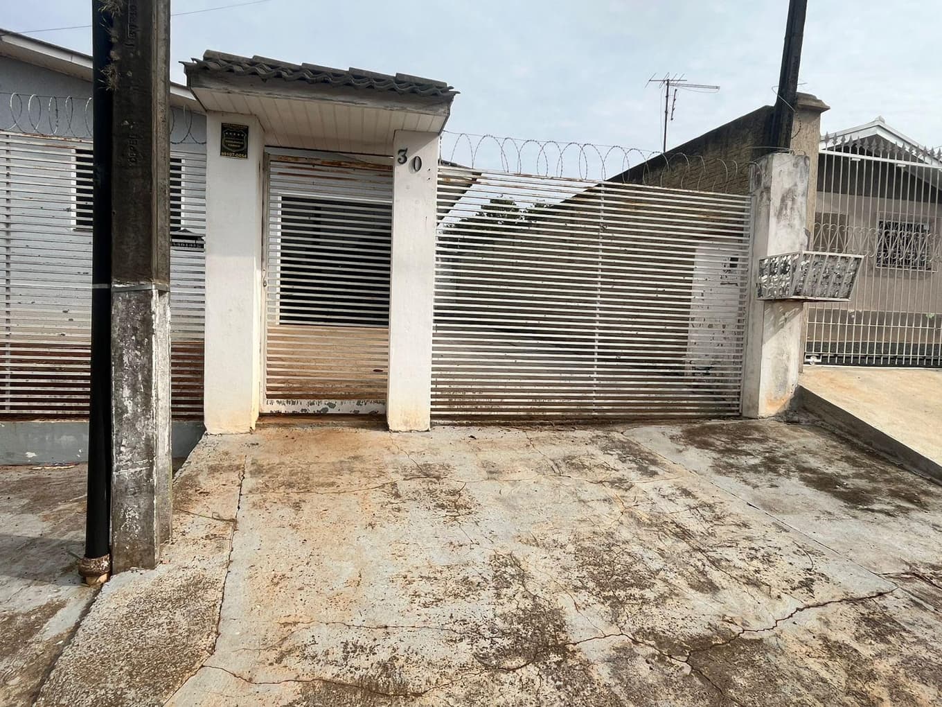 Foto 3 de 7: Casa em leilão em Ponta Grossa - PR — Casa 60m², em Ponta Grossa/PR - Ocupado
