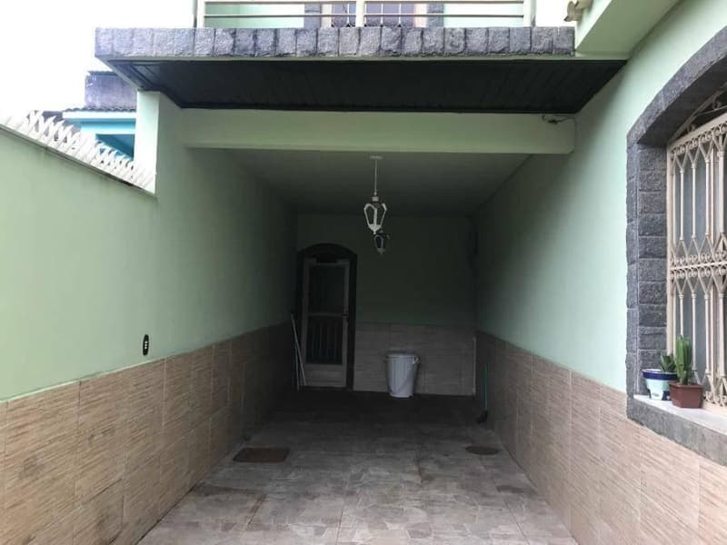 Foto 14 de 21: Casa em leilão em Rio De Janeiro - RJ, bairro Bento Ribeiro — Casa 204m² com Terreno 164m² | Rio De Janeiro-RJ | Bento Ribeiro - Com 4 Dormitórios, 400mts Estação de Trem Marechal Hermes - Financiamento até 420 Meses!