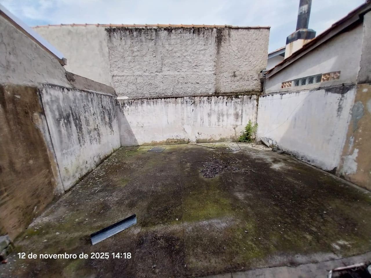 Foto 12 de 13: Casa em leilão em Curitiba - PR, bairro Bairro Alto — Sobrado com área construída útil de 74,87m², Rua Sebastião Alves Ferreira 2815, Bairro Alto, Curitiba/PR - Massa Falida de Tagus Engenharia e Construções