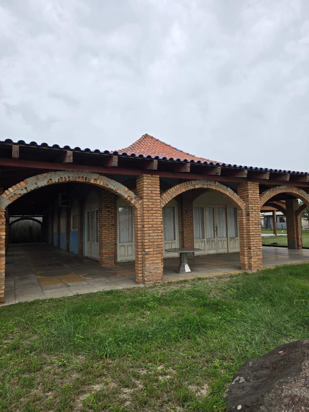 Foto 17 de 27: Terreno em leilão em Mostardas - RS, bairro Loteamento "Praia São Simão" — Casa com área de 296,60m², área total de terreno de 450m² - Mostardas/RS