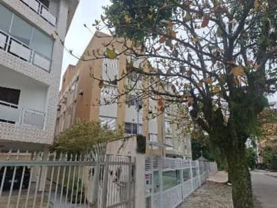 Foto 3 de 7: Apartamento em leilão em Guarujá - SP, bairro Jardim Las Palmas — OPORTUNIDADE - Apto 63m² c/ 1 vaga | Guarujá-SP | 350 mts da Praia das Astúrias - Financiamento até 420 Meses!