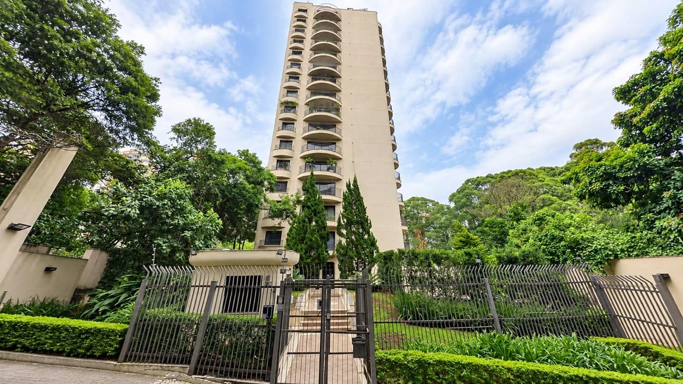 Apartamento em leilão em São Paulo - SP, bairro Jardim Ampliação — Amplo Apartamento de 166m² com 2 Vagas Edifício Petit Royal (Santo Amaro)