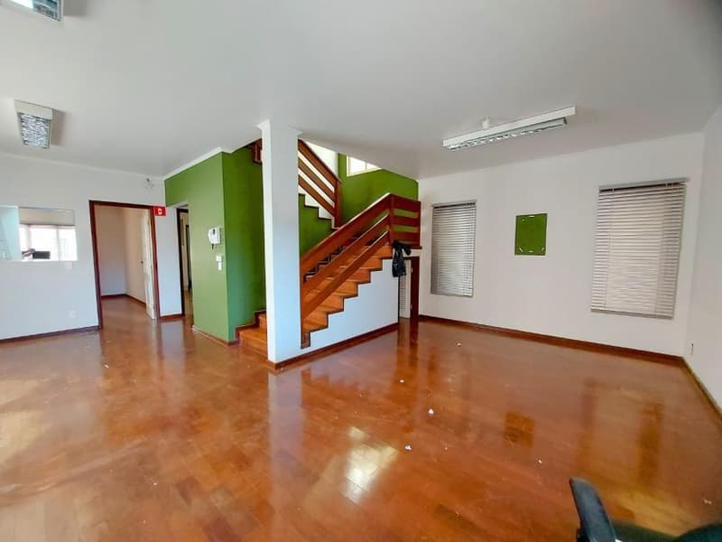 Foto 8 de 11: Comercial em leilão em Jaú - SP, bairro Centro — PRÉDIO RESIDENCIAL, MATRÍCULA 33.028 - RUA JORDANO ZAGO, 75 - CENTRO - JAÚ/SP - ÁREA TOTAL 250,00 m² - ÁREA CONSTRUÍDA 244,48 m²