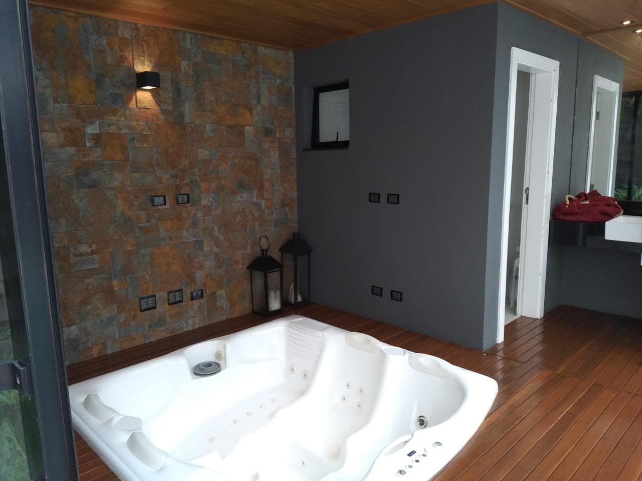 Foto 39 de 63: Casa em leilão em Marília - SP — CASA DE ALTO PADRÃO - JARDIM TROPICAL, MARILIA/SP - ÁREA DE 480m² - 4 SUÍTES, PISCINA AQUECIDA E SPA
