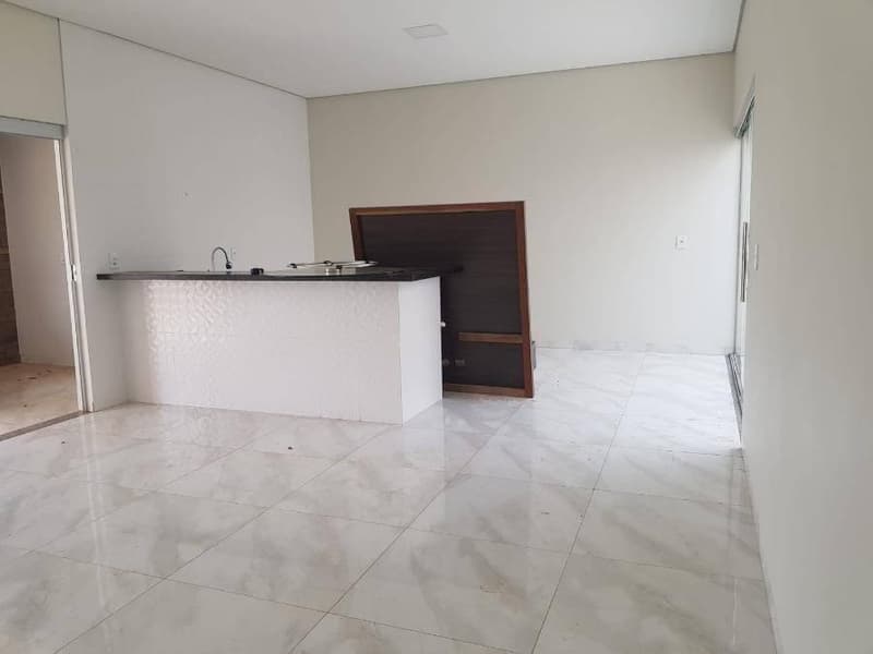 Foto 1 de 15: Casa em leilão em Juara - MT, bairro Centro — Casa, Juara / MT