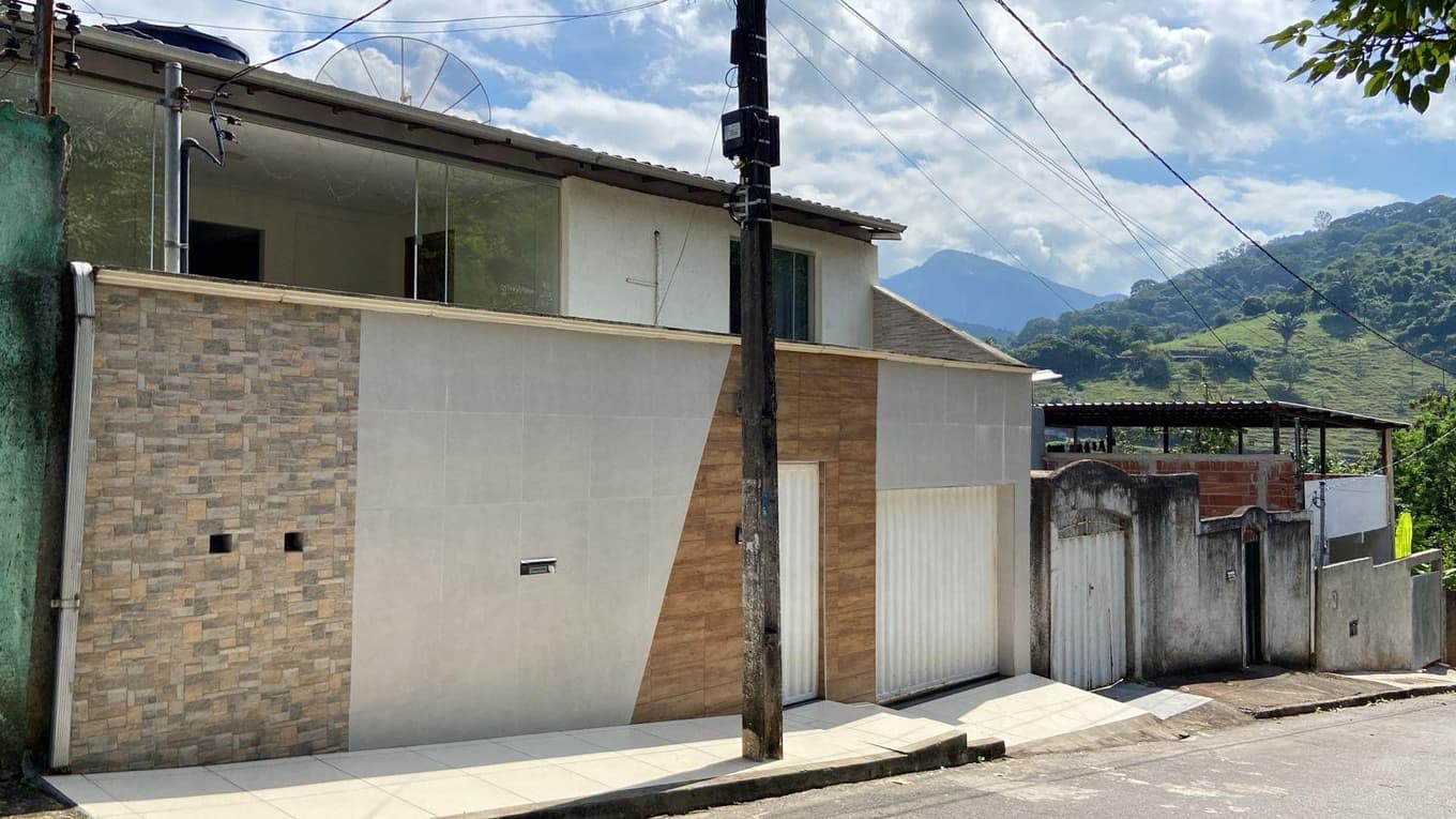 Foto 2 de 5: Casa em leilão em Coronel Fabriciano - MG, bairro Floresta — Casa 249m² Ocupada no Floresta em Coronel Fabriciano/MG